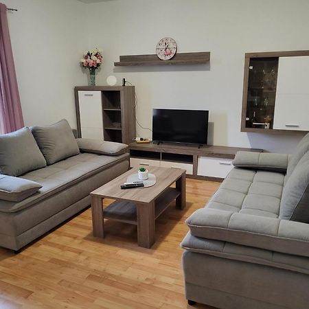 Apartmani Goga Starigrad Paklenica Bagian luar foto