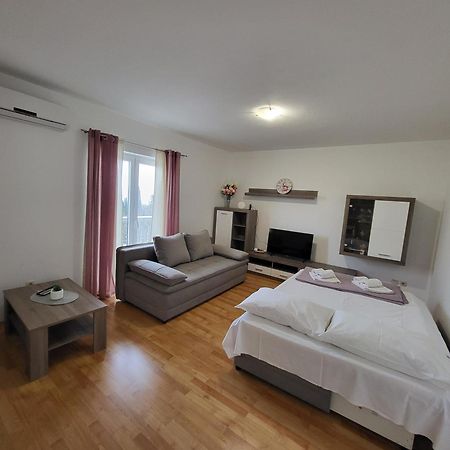 Apartmani Goga Starigrad Paklenica Bagian luar foto