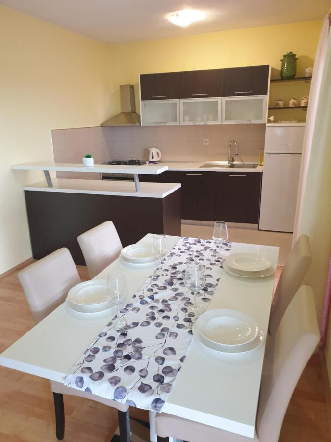Apartmani Goga Starigrad Paklenica Bagian luar foto