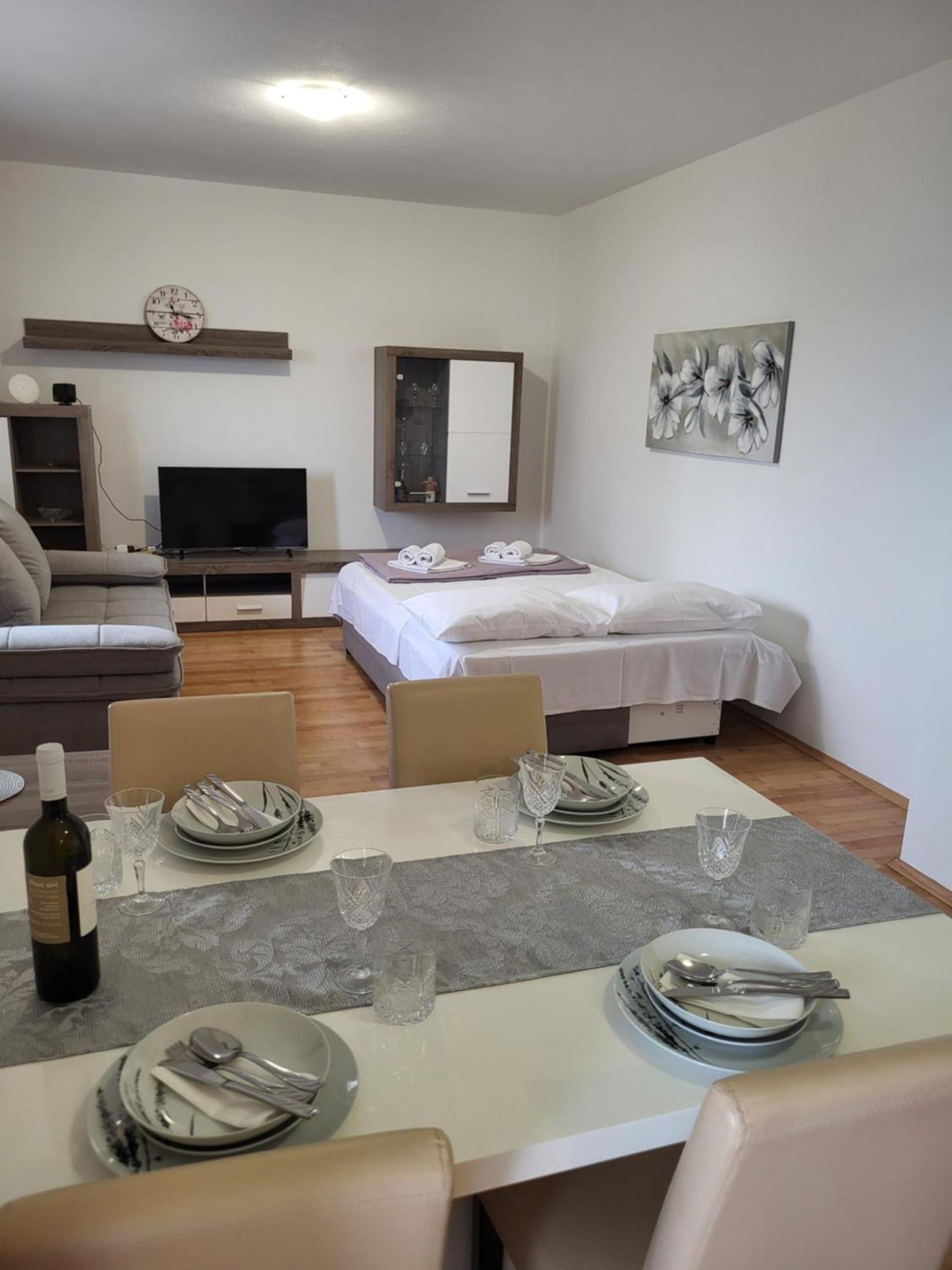 Apartmani Goga Starigrad Paklenica Bagian luar foto